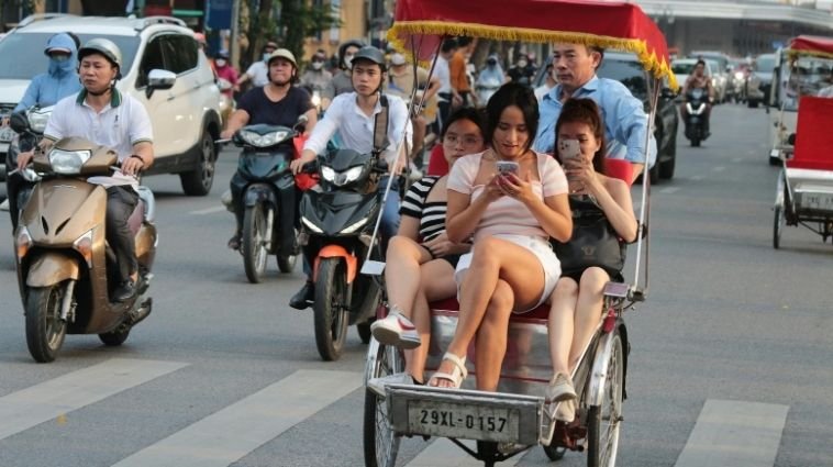 Essay on City Life in Hindi